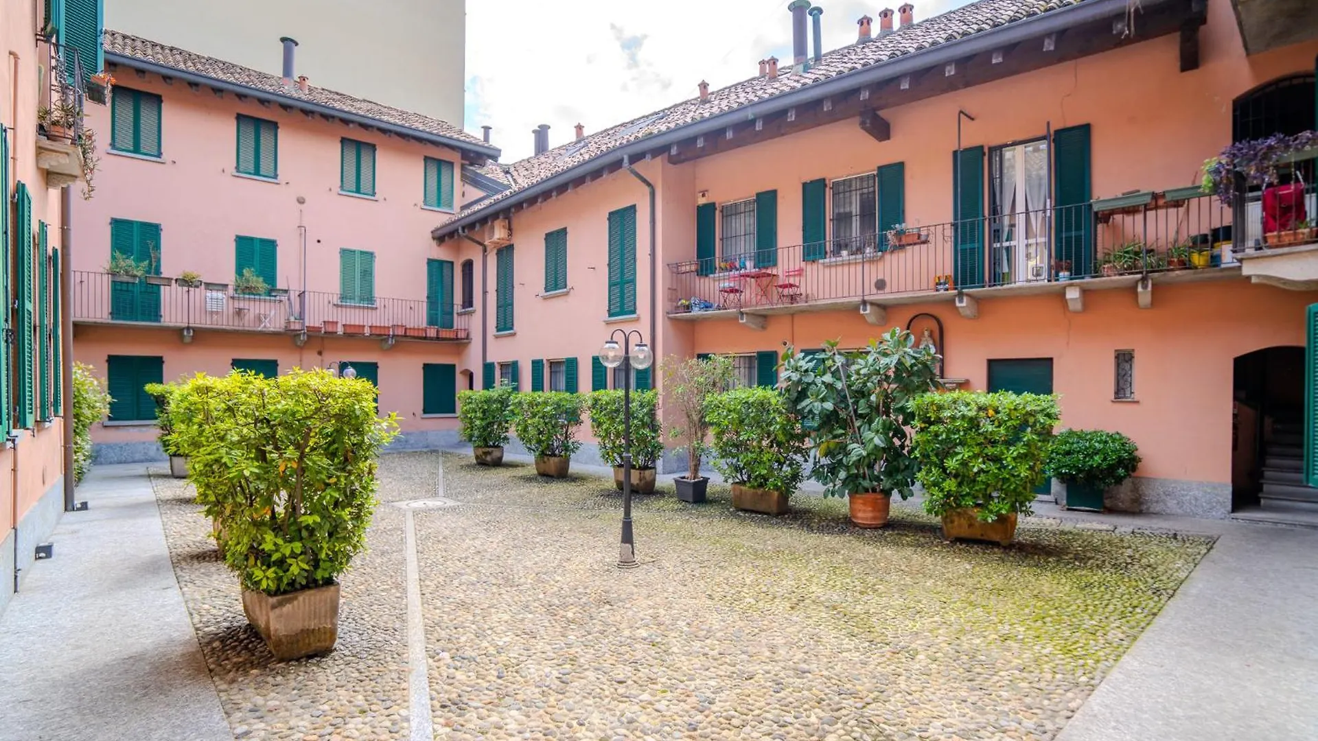 Caseospitali - Casa Acqua E Cielo, Nido Sul Naviglio Martesana Milão 0*,  Itália
